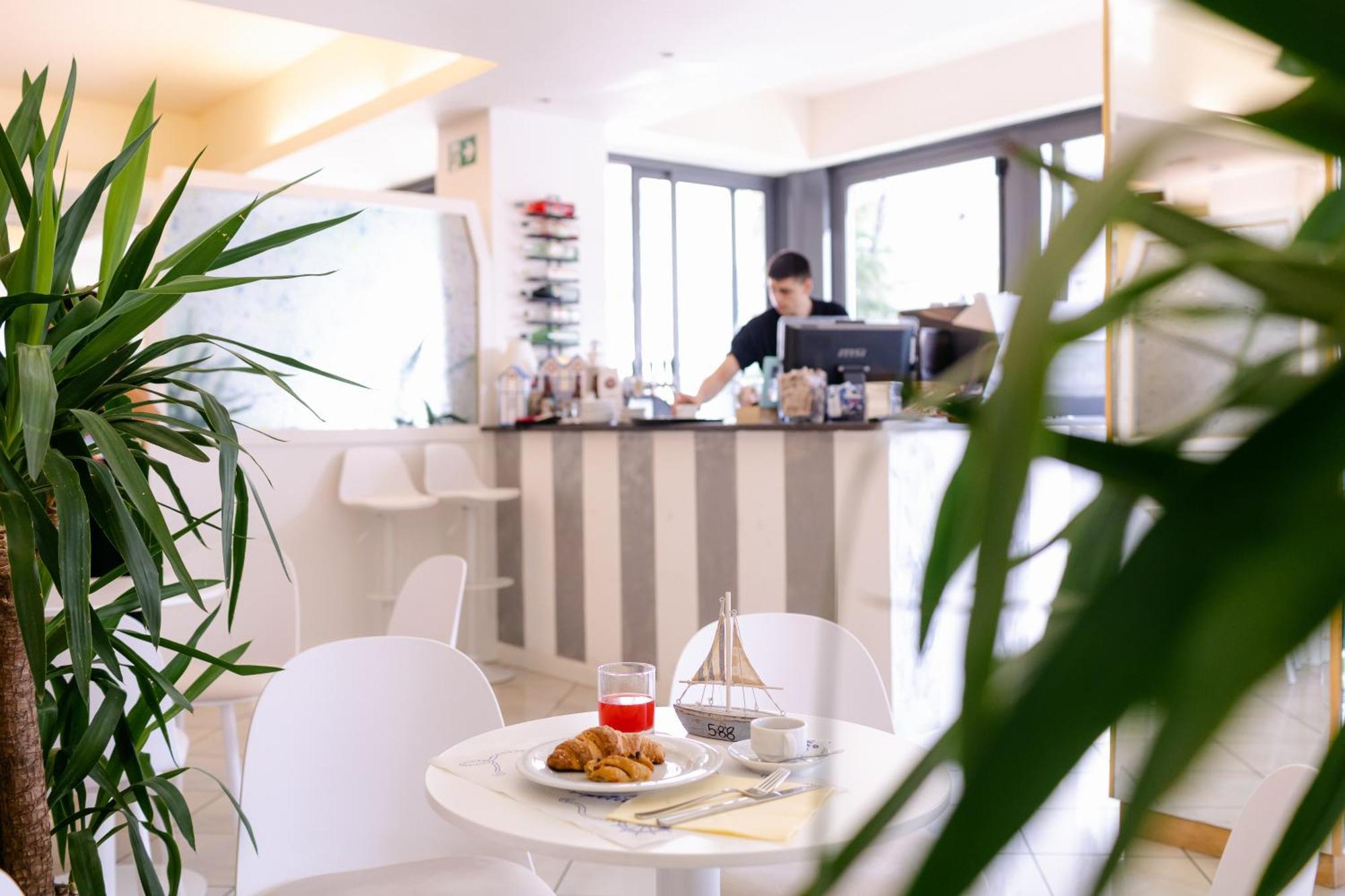 Hotel Golf Cattolica Bagian luar foto