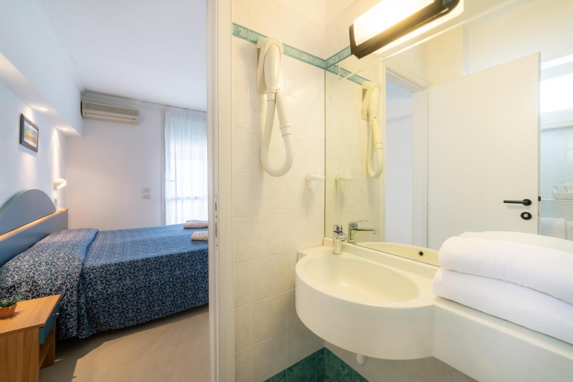 Hotel Golf Cattolica Bagian luar foto